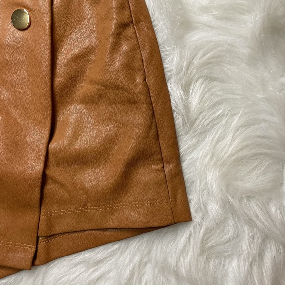 NEW WOMEN’S TRENDY CAMEL BUTTON FRONT FAUX LEATHER SKORT - Picture 14 of 16